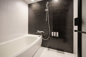 Ilmaiset hygieniatuotteet, hiustenkuivaaja, tohvelit