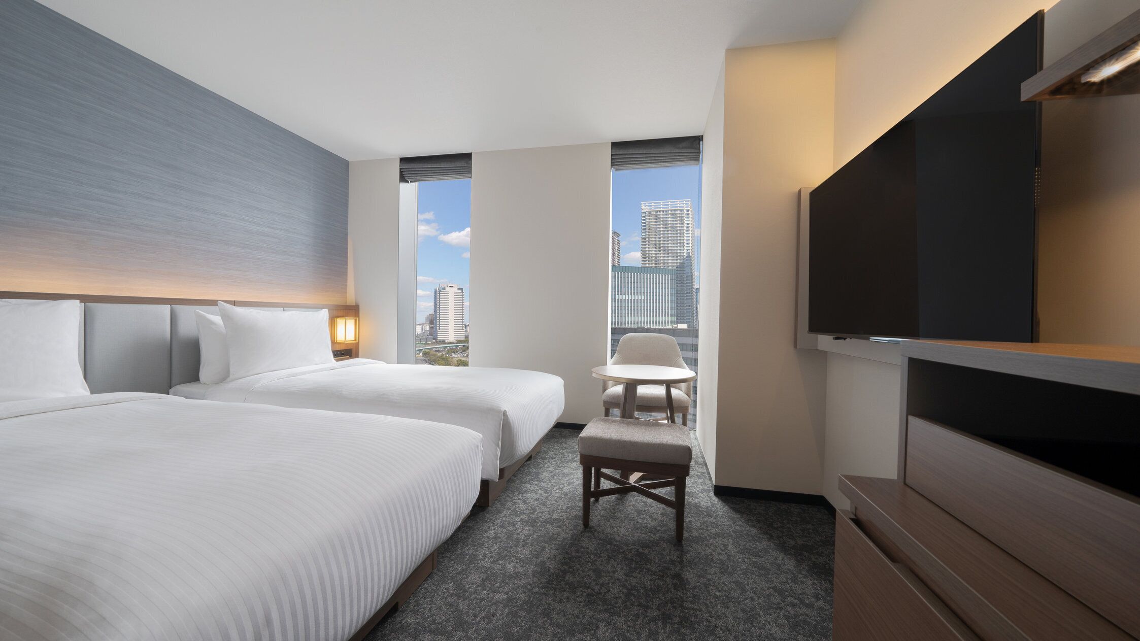 Premium bedding, in-room safe, desk, blackout drapes