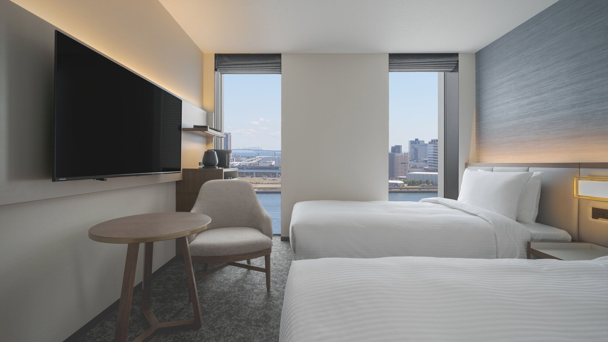 Premium bedding, in-room safe, desk, blackout drapes