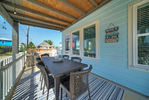 Outdoor dining