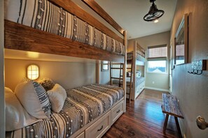 4 bedrooms, iron/ironing board, free WiFi, bed sheets