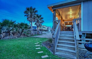 Terrace/patio - Kenna's Kabana by AvantStay | Walk to Beach (Port Aransas)