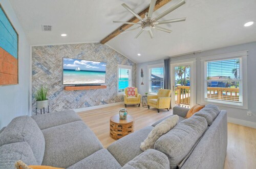 Barefoot & Salty by AvantStay | Private Pool