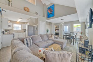 Smart TV - Makaira Azul by AvantStay | Pool & Putting Green! (Port Aransas)