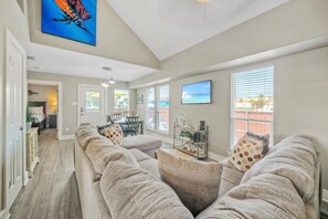 Smart TV - Makaira Azul by AvantStay | Pool & Putting Green! (Port Aransas)