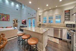 冰箱、微波炉、烤箱、炉灶