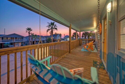 Large Yard, Private Pool, Game Room & Balcony | South By Sunkissed by AvantStay