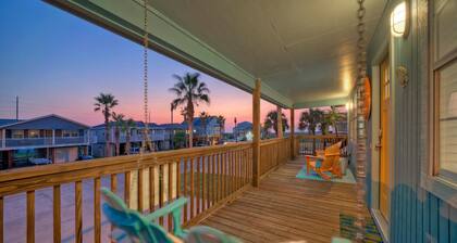 Large Yard, Private Pool, Game Room & Balcony | South By Sunkissed by AvantStay