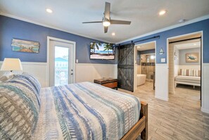 3 bedrooms, desk, iron/ironing board, free WiFi - Dapper Dolphin by AvantStay | Pool, Game Room (Port Aransas)
