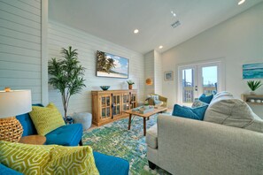 Smart TV - Free Heated Pool! | Golf Cart Zone | Sea La Vie by AvantStay (Port Aransas)