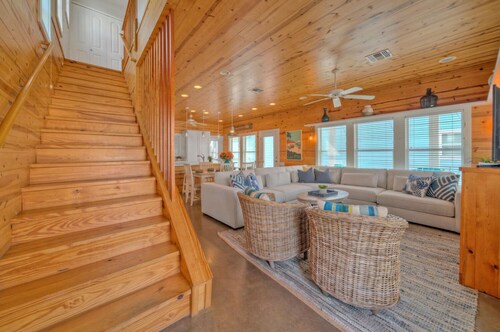 Gated Community w/ Pool | 5mins to Beach | Latitude Adjustment by AvantStay