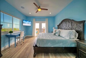 3 quartos, escrivaninha, ferros/tábuas de passar roupa