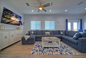 Smart TV, offices - Newly Built, Outdoor Living, View, Boat Parking | 50 Shades of Blue by AvantStay (Port Aransas)
