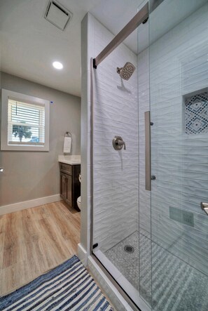Shower, hair dryer, towels