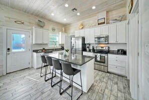 Fridge, microwave, oven, stovetop - 2 Blocks to the Beach, Pool, Patio w/ Bar | Awave from it All by AvantStay (Port Aransas)