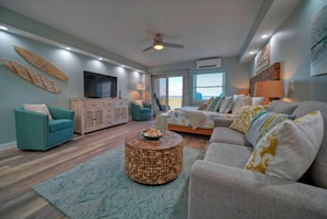 Smart TV - Beachfront Condo, Prvt Balcony w/ View, Pool Access | Beach Happy by AvantStay (Port Aransas)