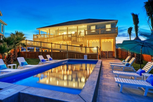 Private Pool, Game Room + Fire Pit • Golf Cart Zone Near Beach | Beacharita