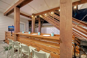 Dining - Seas The Bay by AvantStay | In-Town | Private Pool (Port Aransas)