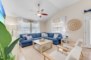 Smart TV - Salty Peach by AvantStay | Private Pool, New Decor (Port Aransas)