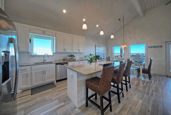 Fridge, microwave, oven, stovetop - Pelican's Porch by AvantStay | Private Pool, Views (Port Aransas)