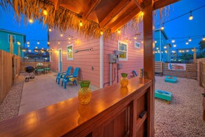 Outdoor dining - Backyard Tiki Bar, Walk to the Beach, Pool Cabana | Cheeky Tiki by AvantStay (Port Aransas)