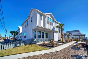 Exterior - Newly Built, Pool, Walk to Old Town Eats+Marina | Shorely Goodness by AvantStay (Port Aransas)