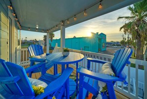 Outdoor dining - Priv Pool, Swing Bar, Ping-Pong, Walk to Town | Once Upon A Tide by AvantStay (Port Aransas)
