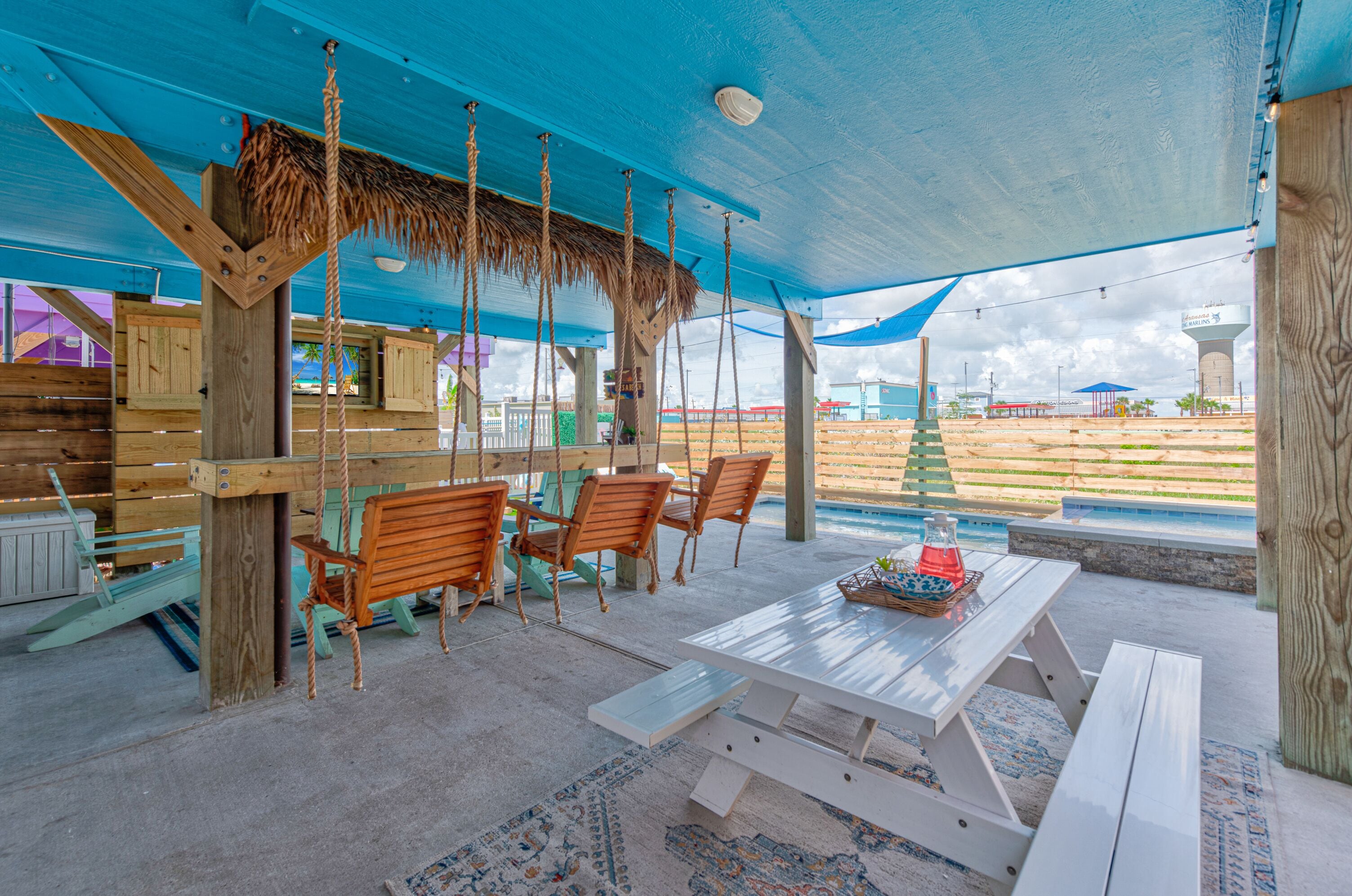 Totally Beachin by AvantStay | Private Pool, Hot Tub & Swing Seats!