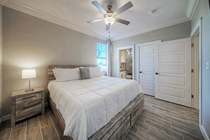 3 bedrooms, iron/ironing board, free WiFi, bed sheets - Resort Pool, Walk to the Beach, Island Views | Little Beach House by AvantStay (Port Aransas)