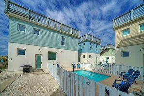 Pool - Rooftop Patio w/ View, Pool, Near the Beach | Lost Shaker of Salt by AvantStay (Port Aransas)