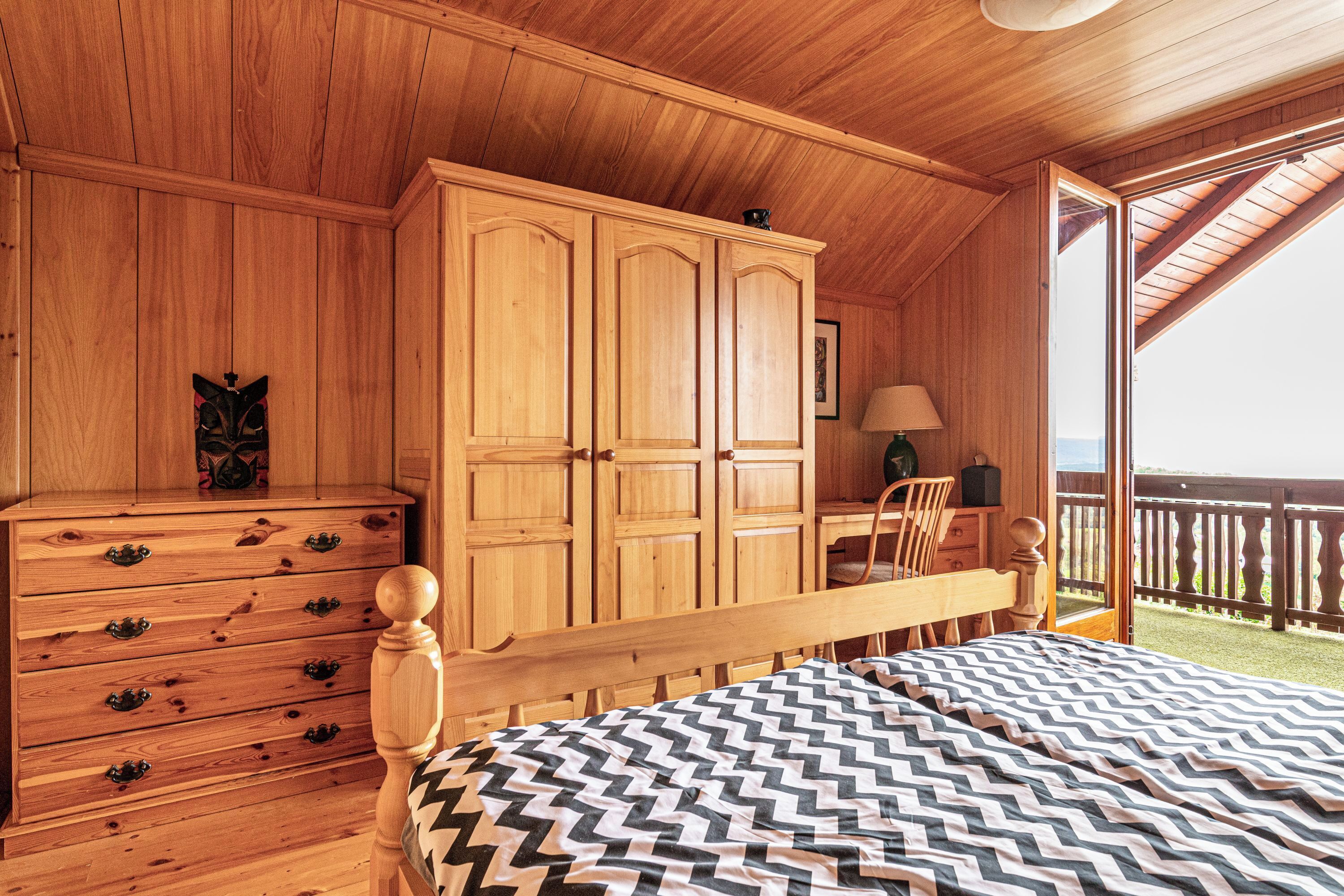 3 عدّة غرف نوم ومكواة/لوح كي وواي فاي مجانًا وملاءات أسرّة