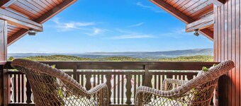 Pool Chalet Adonis w/ Panoramic Views