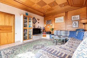 Family House, 3 Bedrooms, Microwave, Mountainside (Pool Chalet Adonis w/ Panoramic Views) | Living area | Flat-screen TV, stereo - Pool Chalet Adonis w/ Panoramic Views (Semič)