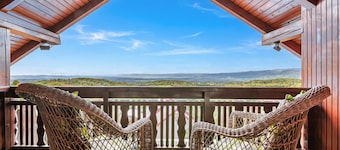 Pool Chalet Adonis w/ Panoramic Views