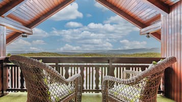 Family House, 3 Bedrooms, Microwave, Mountainside (Pool Villa Adonis) | Property grounds