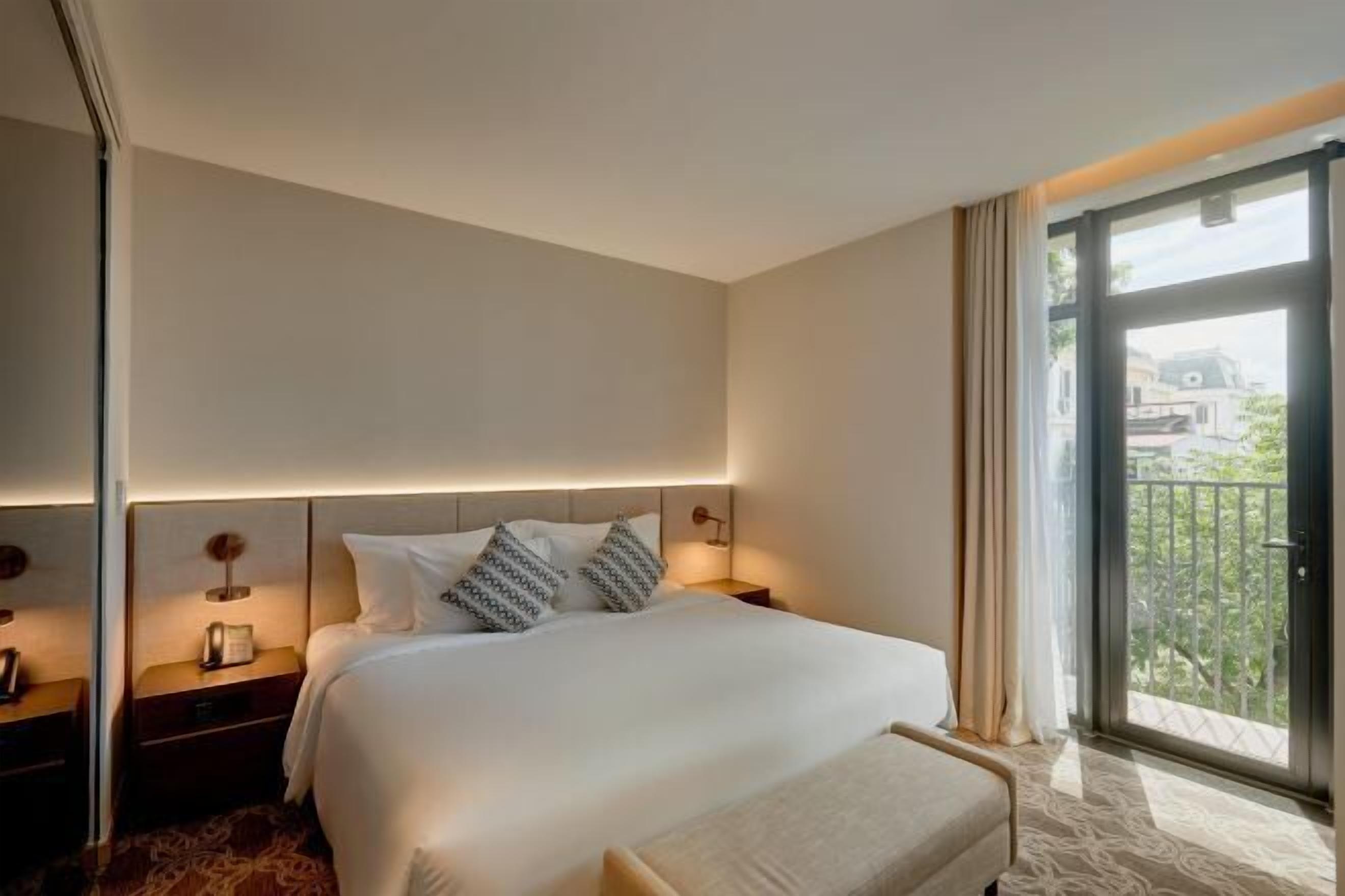 Minibar, in-room safe, desk, blackout curtains