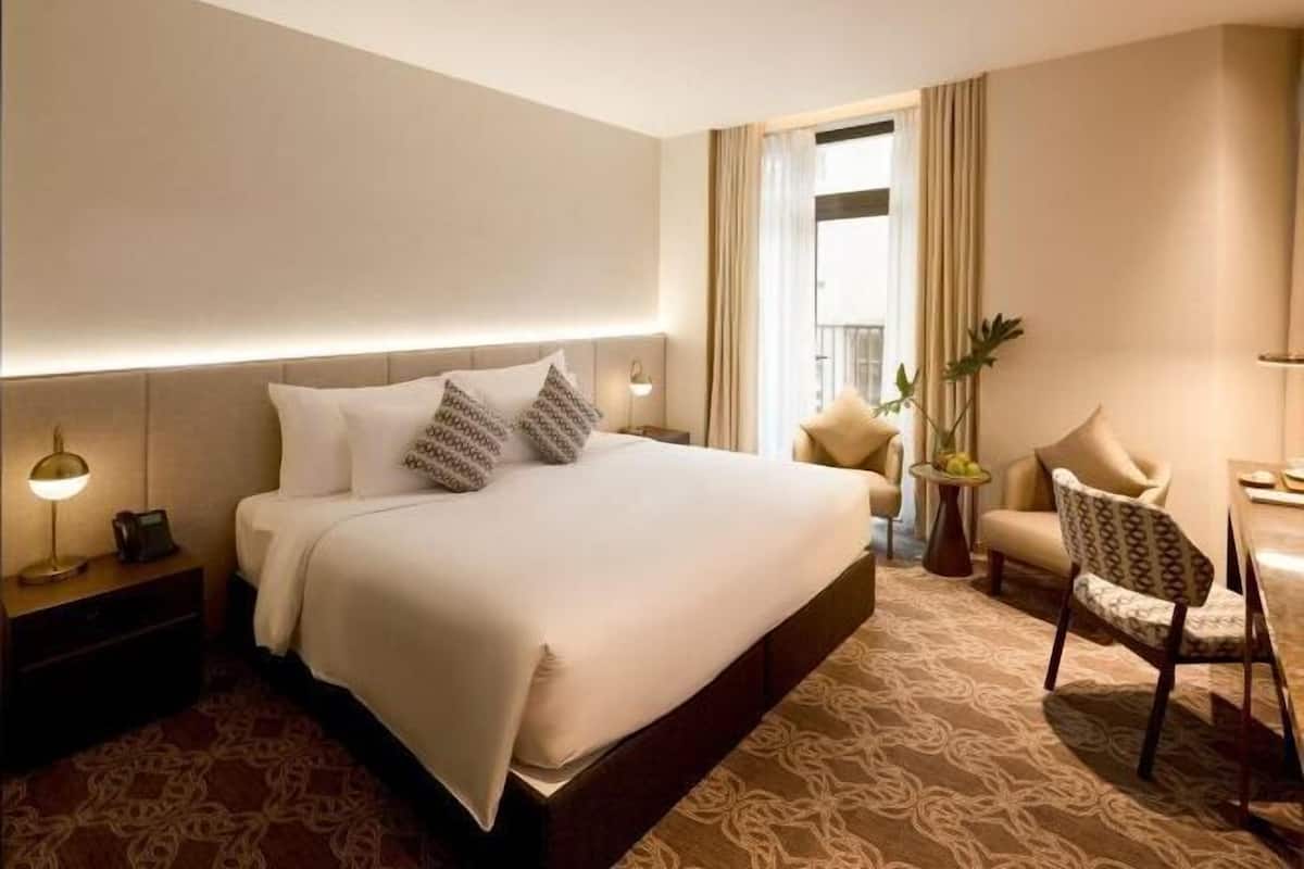 Frigobar, cofres nos quartos, escrivaninha, cortinas blackout