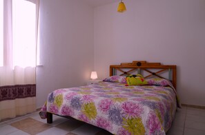 2 Schlafzimmer, Reisekinderbett, kostenloses WLAN, Bettwäsche