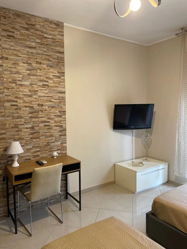 2 chambres, fer et planche à repasser, Wi-Fi, draps fournis