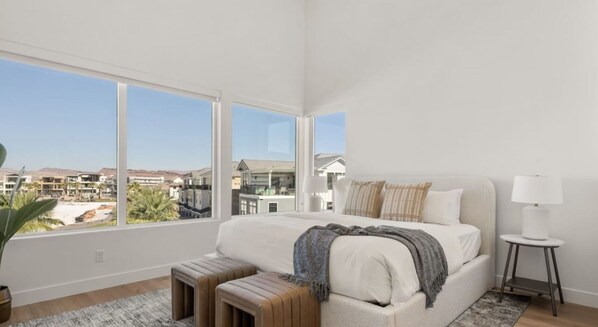 7 bedrooms, desk, iron/ironing board, travel crib - Laguna Matata at Desert Color (by Ember Stays) (St. George)