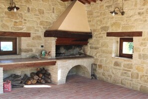 Property grounds - The Bridge House (Camerino)