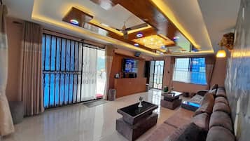 Basic Room | Living area