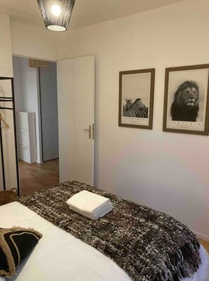 2 chambres, fer et planche à repasser, accès au Wi-Fi (inclus)