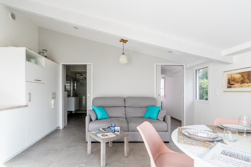 Maison De Vacances "Bois Flottés - Maisonnette 700m Mer" Avec Terrasse Privée, Jardin Privé Et Wi-fi - Pornic