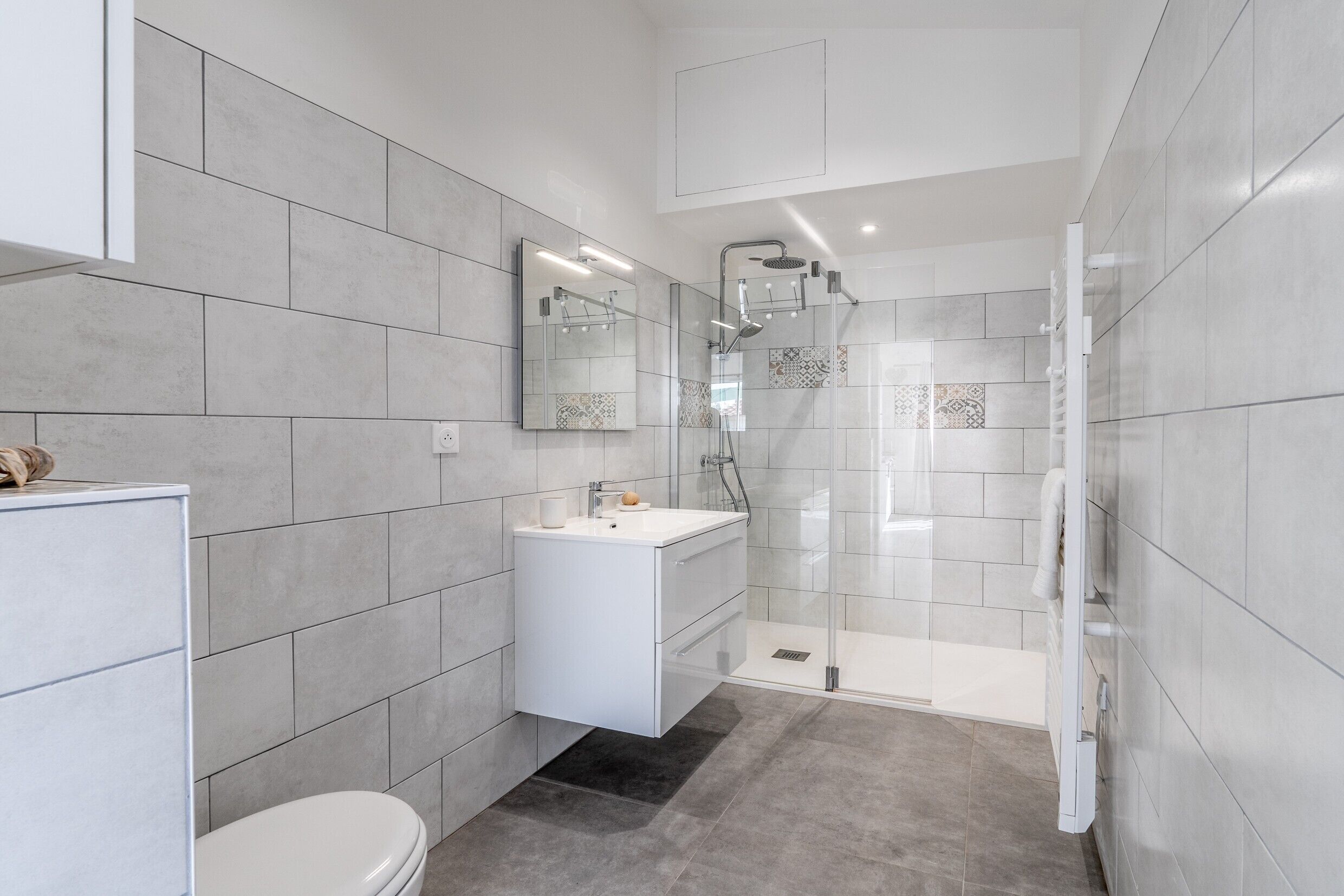 Shower, towels