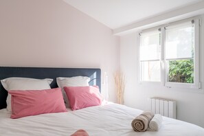 1 dormitorio, tabla de planchar con plancha, wifi gratis y ropa de cama