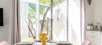 Vacation Home "Bois Flottés - Maisonnette 700m Mer" with Private Terrace, Private Garden & Wi-Fi