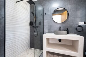 Bathtub, hair dryer, towels