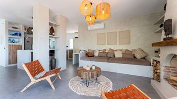 TV, fireplace, table tennis