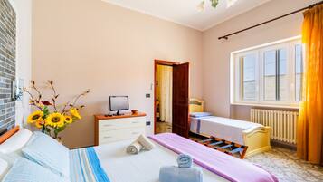 4 Schlafzimmer, Bügeleisen/Bügelbrett, kostenloses WLAN, Bettwäsche